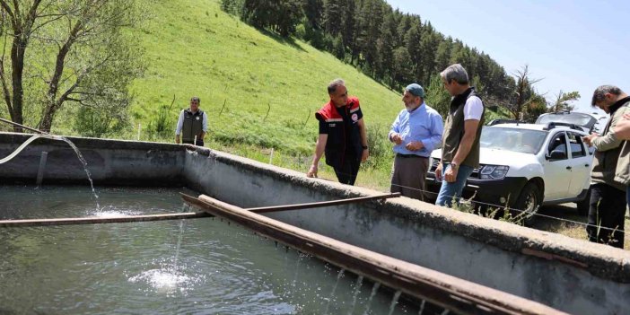 Sarıkamış’ta bir vatandaş alabalık yetiştiriciliği yapıyor