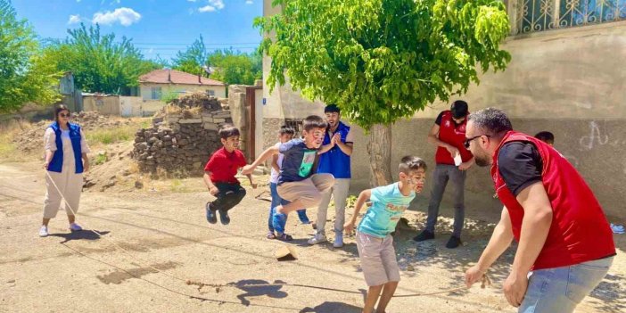 Elazığ’da çocuklar sokak oyunları ile keyifli vakit geçirdi