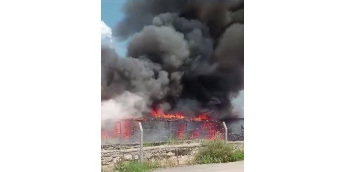 Adıyaman'da çıkan yangın 4 konteyneri hurdaya çevirdi