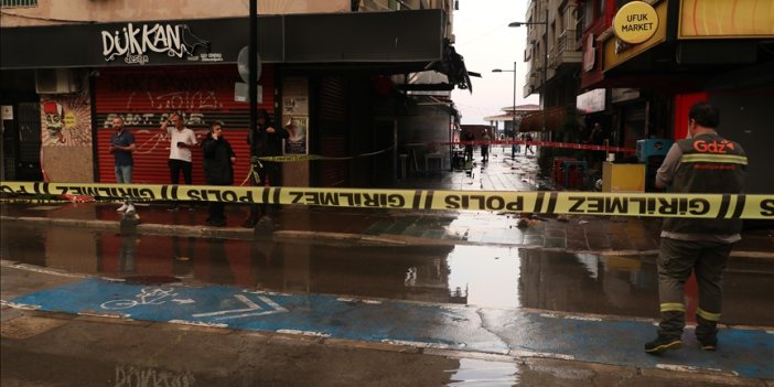 İzmir'de yağmurdan kaçmaya çalışan 2 kişi, elektrik akımına kapılarak öldü