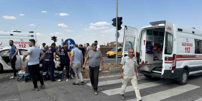 Diyarbakır’da iki otomobil çarpıştı: 1’i kadın 4 kişi yaralandı