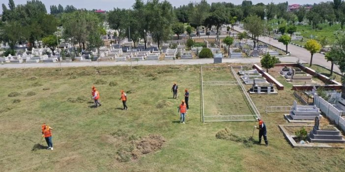 Iğdır’daki mezarlıklarda temizlik çalışması yapıldı