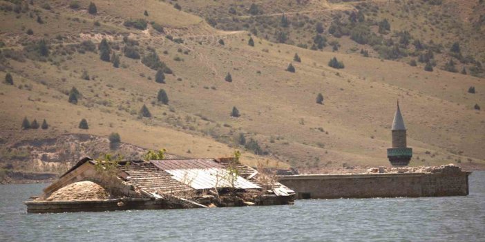 Kars'ta baraj suları çekilince köy ortaya çıktı