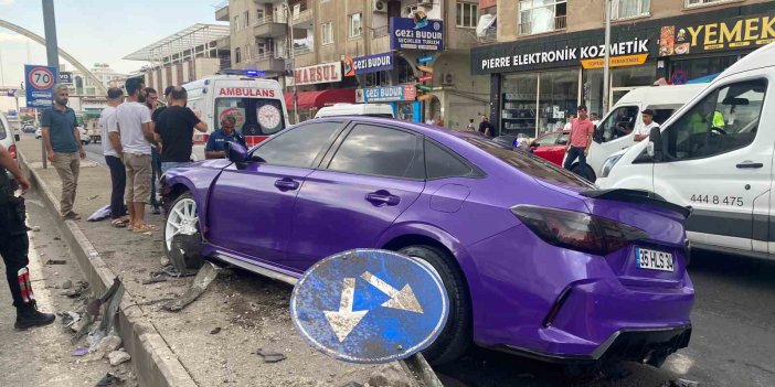 Diyarbakır’da otomobil refüje çarptı: 1 kişi yaralandı