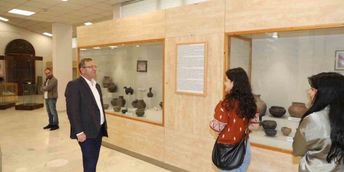 Kars Valisi Polat, Arkeoloji Müzesi’nde incelemelerde bulundu
