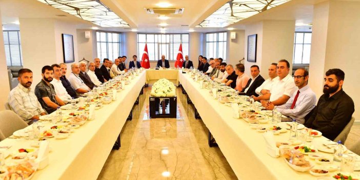Vali Zorluoğlu, gazetecilerle buluştu
