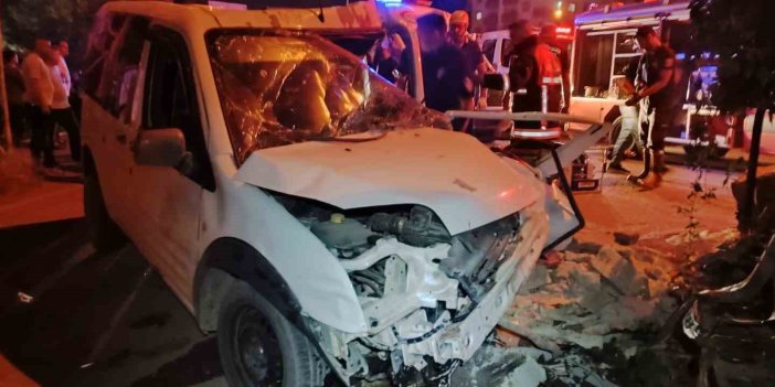 Van’da otomobil takla attı: 2 kişi yaralandı