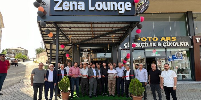 Yüksekova’da 'Zena Lounge Cafe' açıldı