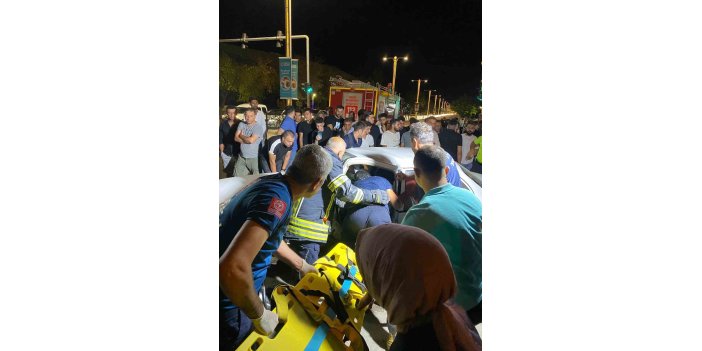 Elazığ’da iki otomobil kafa kafaya çarpıştı: 2 kişi yaralandı