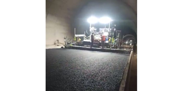 Yüksekova Yeni Köprü Tüneli’nde asfaltlama çalışmaları