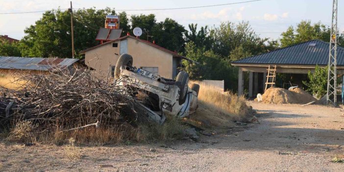 Tarlaya uçan aracın tekerleği ise 50 metre uzaklıktaki bahçeye fırladı