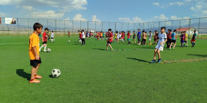 Yüksekova'da gençlere spor eğitimi