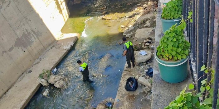 Yüksekova’nın merkez deresi çöplerden temizleniyor