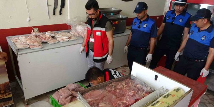 Adıyaman'da kilolarca tarihi geçmiş etiketsiz et ele geçirildi