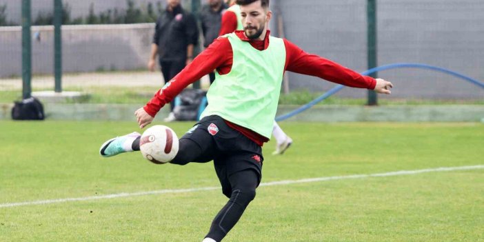 Elazığspor 3 futbolcuyla el sıkıştı