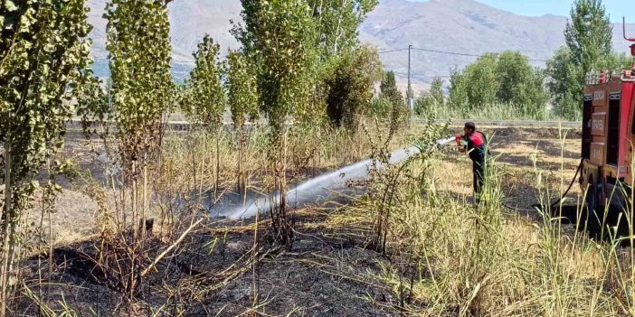 Erzincan'da örtü yangını büyümeden söndürüldü