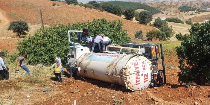 Adıyaman'da yangına giden itfaiye tankeri şarampole devrildi: 1 yaralı