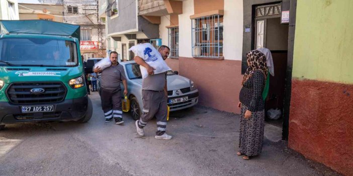 Şehitkamil Belediyesi 1 günde 2 bin aileye gıda desteği sağladı