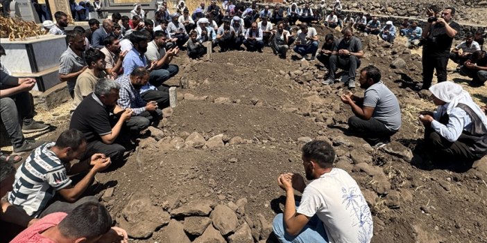 Urfa'daki kazada hayatını kaybeden 5 çocuk yan yana defnedildi