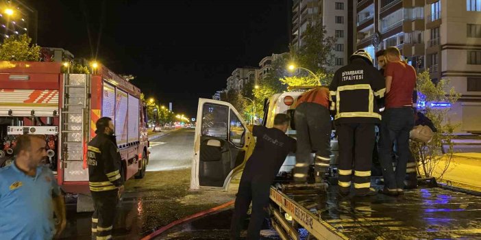 Diyarbakır’da park halindeki çekicide çıkan yangın söndürüldü