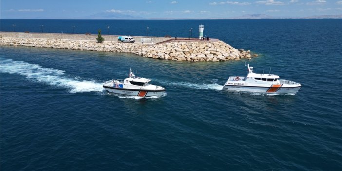 Ekipler Van Gölü'nde boğulmalara karşı teyakkuzda