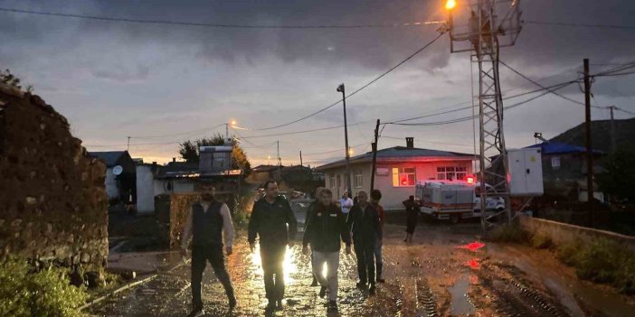 Karsın susuz ilçesinde bir köy selden zarar gördü