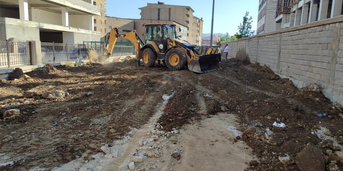 Yüksekova: Cengiz Topel Caddesi'ndeki kahvehanelere yeni yer sağlanıyor