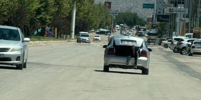 Malatya'da otomobilin bagajında tehlikeli yolculuk