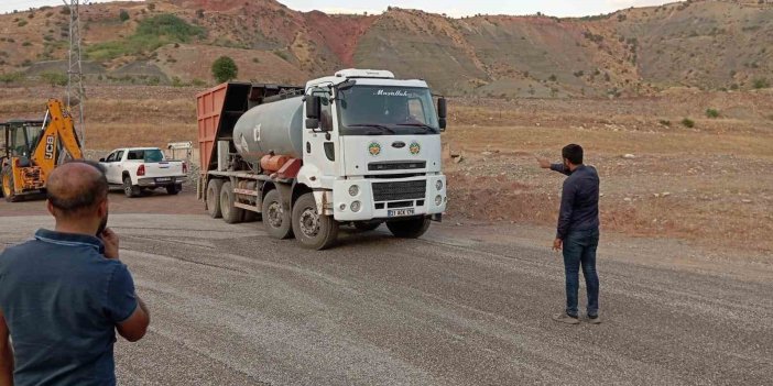 Siirt’te heyelan sebebiyle kapanan yol trafiğe açıldı