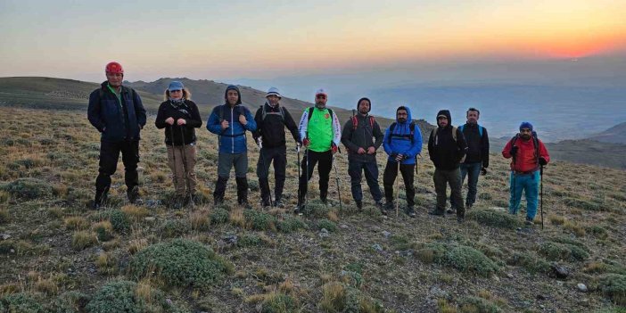 Vangölü Aktivistleri Derneği üyeleri Süphan Dağı’na tırmanış gerçekleştirdi