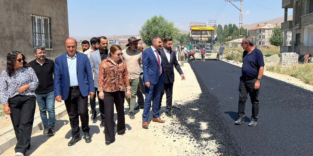 Yüksekova Belediyesi asfalt dökümüne başladı