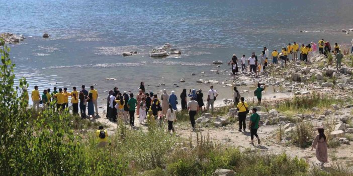 Turistik trenle Bitlis’e gelen öğrenciler tarihi mekanları dolaştı