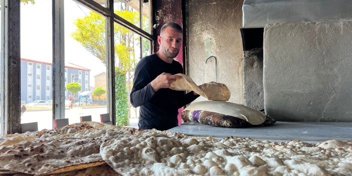 Yüksekova’nın taze lavaş ekmeği büyük ilgi görüyor