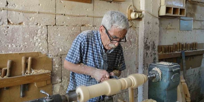 Antep'te ahşaba şekil vererek 58 yıldır mesleğini yaşatmaya çalışıyor