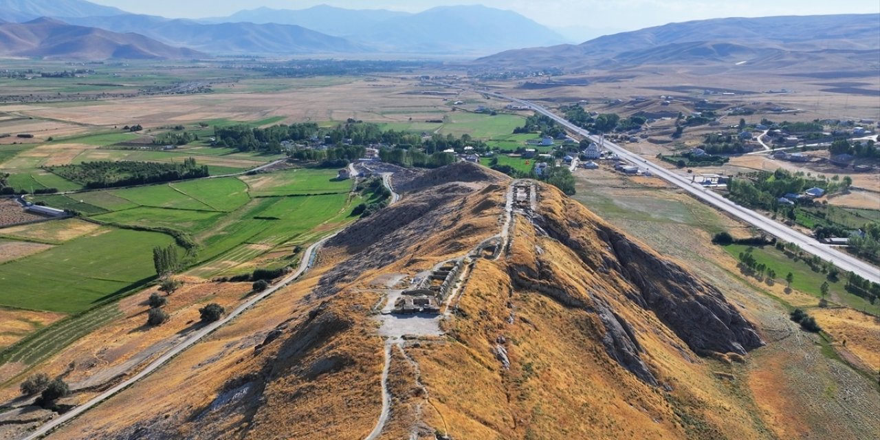 Çavuştepe Kalesi'nde yeni bir koridor bulundu