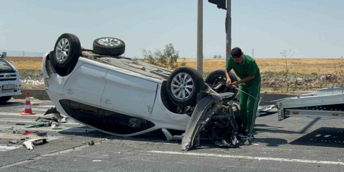 Diyarbakır’da 3 aracın karıştığı zincirleme kazada 4 vatandaş yaralandı