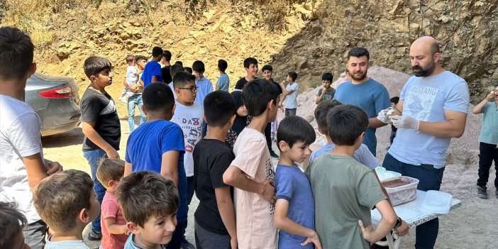 Şemdinli'de çocuklar için dondurma şenliği düzenlendi