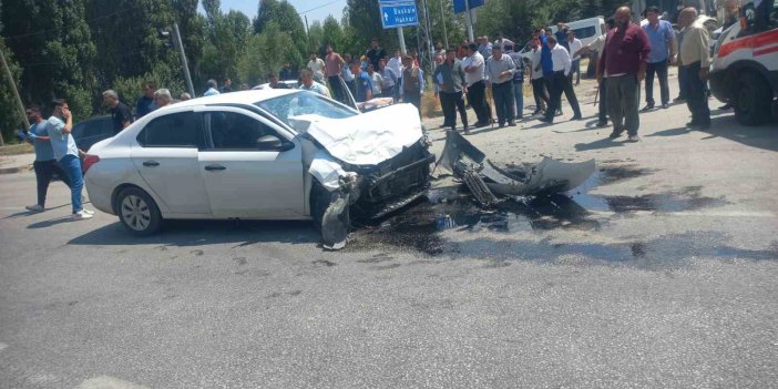 Gürpınar’da trafik kazası: 5 kişi yaralandı