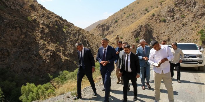 Vali Çelik, Yüksekova’da Keçili Köyü yol çalışmalarını inceledi