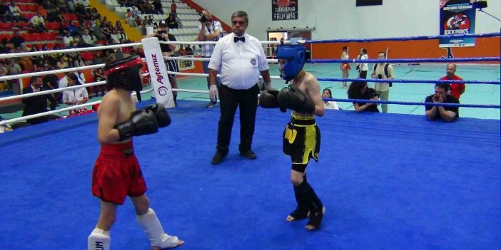 Kars’ta Kick Boks karşılaşmaları heyecan yarattı