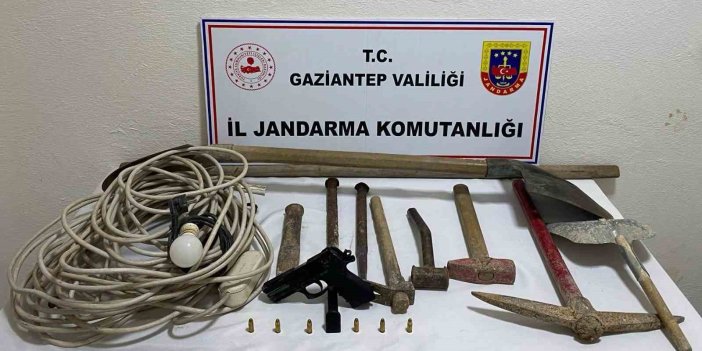 Gaziantep’te kaçak kazı yapan 4 şahıs yakalandı