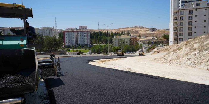 Kilis’te asfalt işçileri 180 dereceyi aşan sıcaklıkta çalışıyor