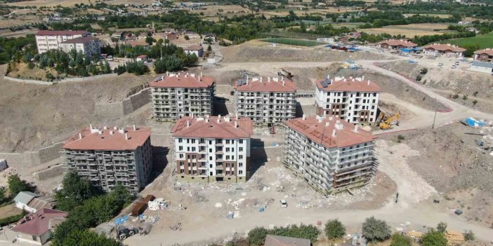 Elazığ’da yapımı devam eden TOKİ konutları yükseliyor