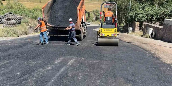 Posof’ta hasar gören yollar asfaltlanıyor