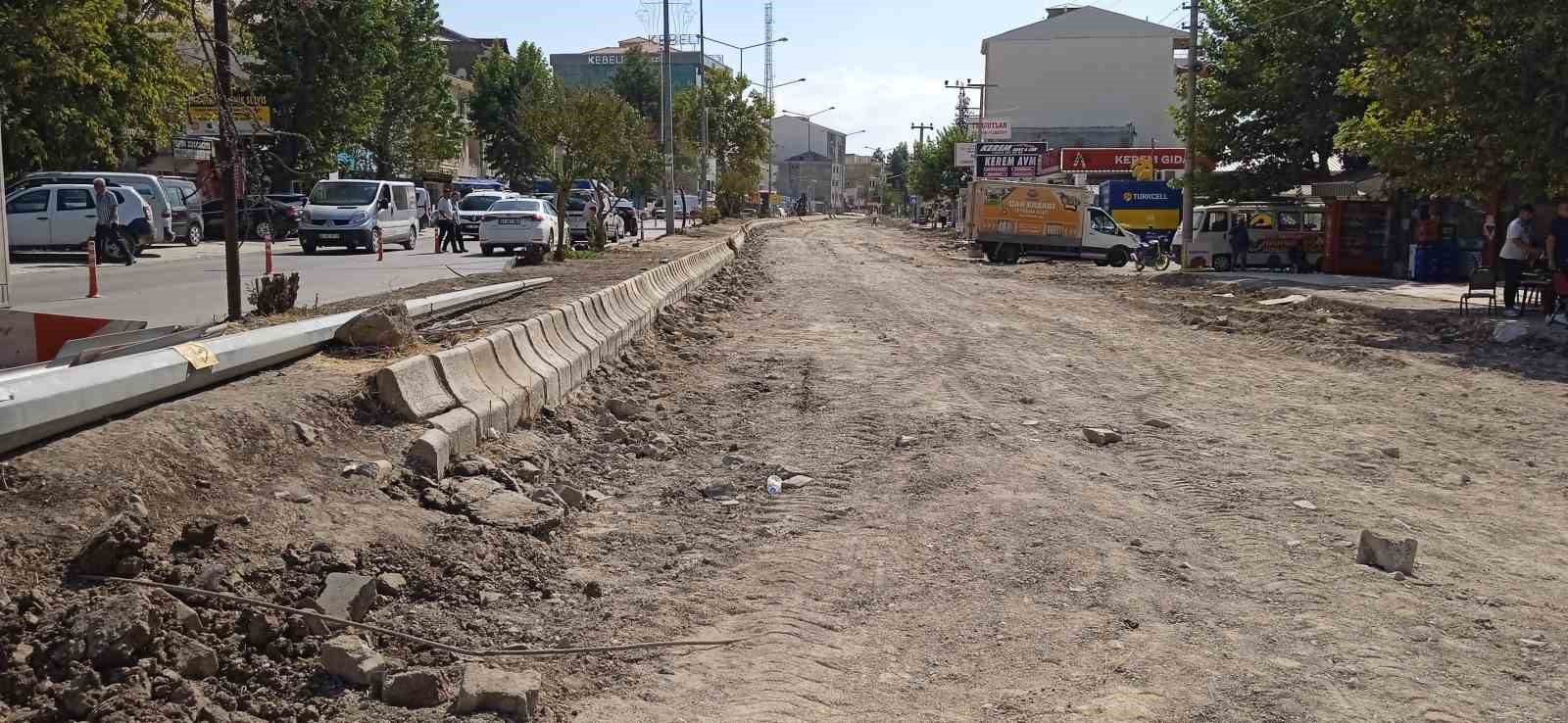 Gölbaşı’nda şehir içi karayolunun yapımına devam ediliyor