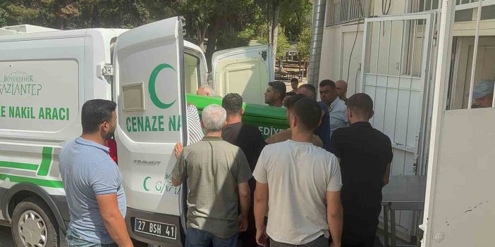 Gaziantep'te park halindeki araca çarpan motosikletli genç hayatını kaybetti