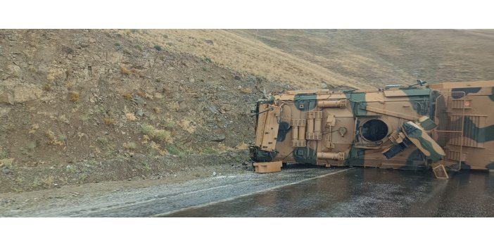 Hakkari Van karayolunda askeri araç devrildi