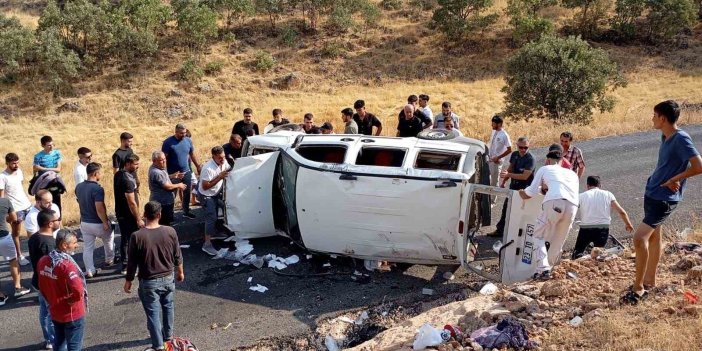 Mardin’de hafif ticari araç takla attı: 5 kişi yaralandı