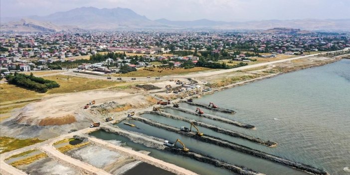 Van Gölü'nden 1 milyon 950 bin metreküp dip çamuru ve balçık çıkarıldı