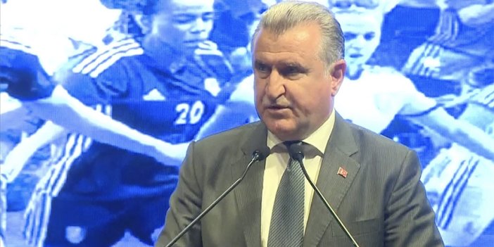 Gençlik ve Spor Bakanı Bak: Bakanlık olarak kadın futboluna teşvik sağlıyoruz